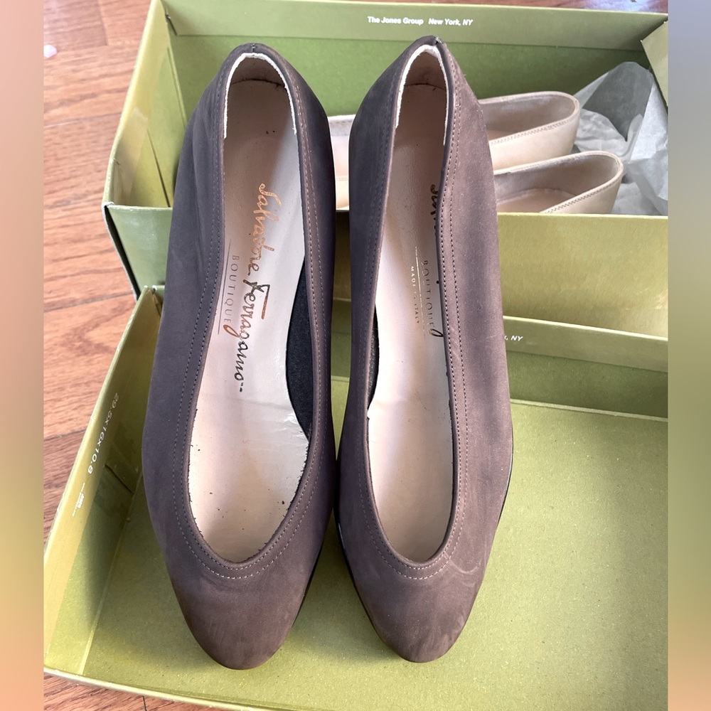 Salvatore Ferragamo size 5 flats